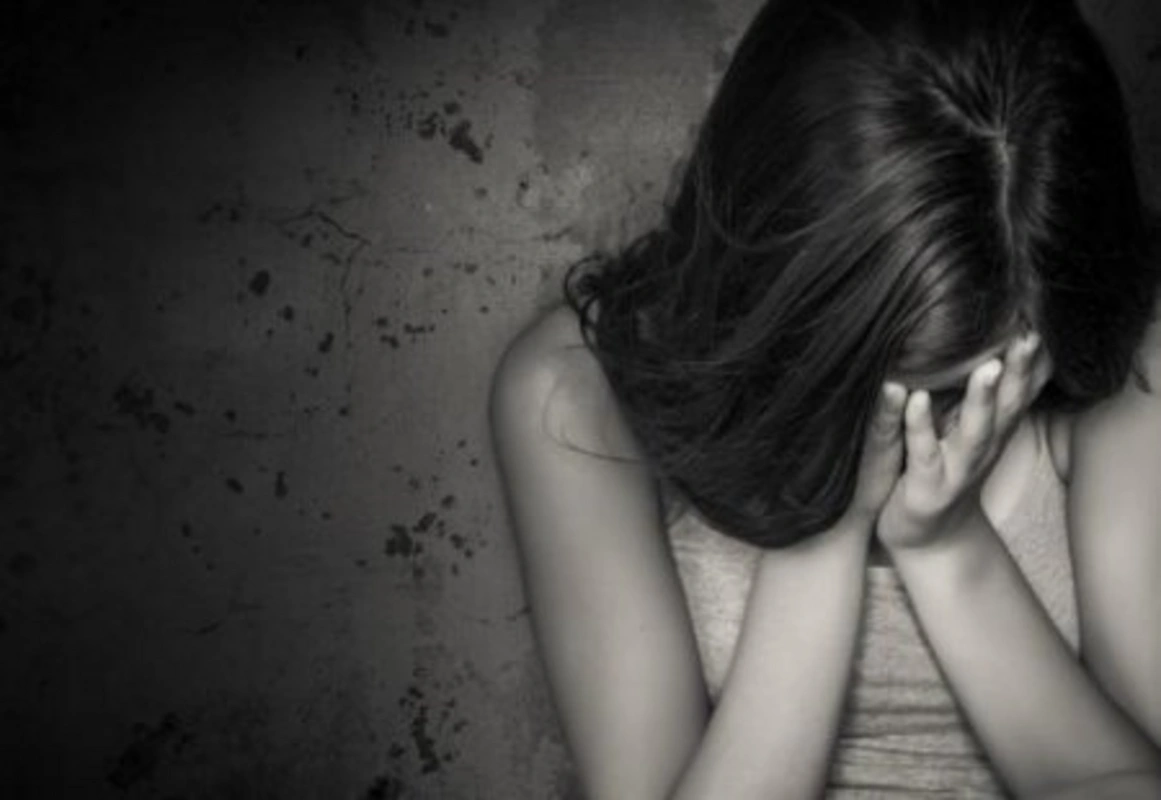 Məktəbliyə qarşı əxlaqsızlıq edən yeniyetmə məhkəmə zalında həbs edildi