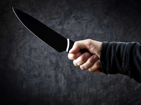 15 yaşlı şagird qadın müəllimi bıçaqladı