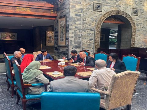 Emin Əmrullayev omanlı həmkarı ilə görüşüb