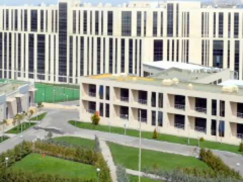 Bu universitet bakalavr səviyyəsinə qəbul elan edir