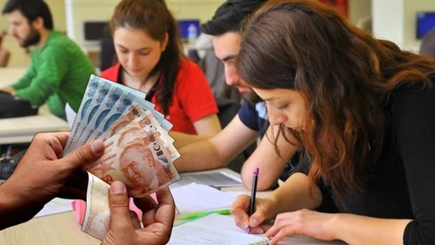 İqtisadçı: Tələbə təqaüdləri 35-40% artırılmalıdır