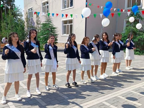 Ümumtəhsil məktəblərində “Son zəng” tədbirləri keçirilib