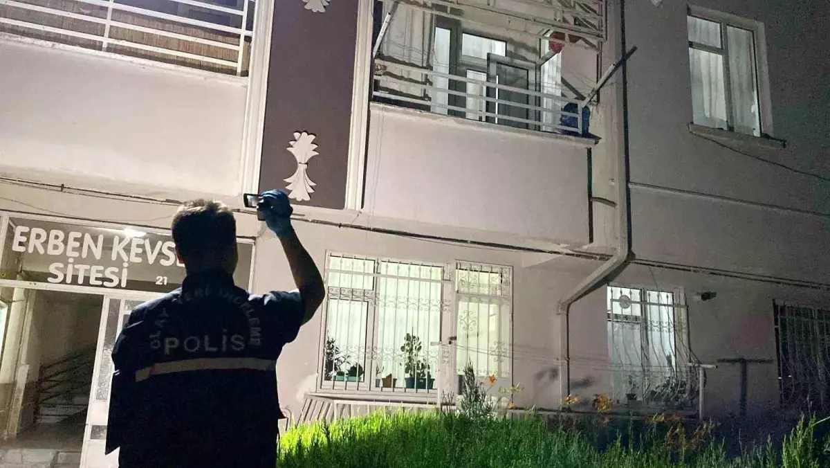 İkinci mərtəbədən yıxılan uşaq ağır yaralandı