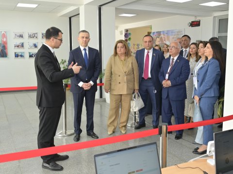 Millət vəkilləri sertifikatlaşdırma imtahanını izləyiblər