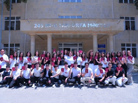 Paytaxt üzrə 2 213 nəfər məktəbi fərqlənmə attestatı ilə bitirib