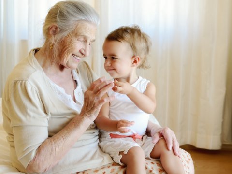 40 yaşdan sonra hamiləlik: Körpə üçün hansı risklər var?