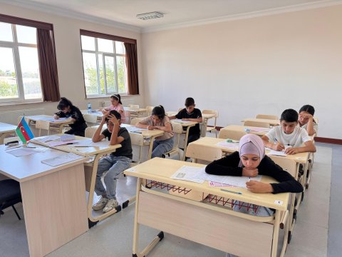 Naxçıvanda Fizika - Riyaziyyat Təmayyülü liseylərinə qəbul imtahanı keçirilib