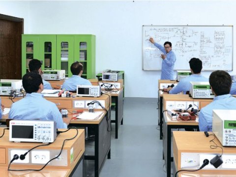 Əlilliyi olan şəxslər üçün peşə təhsili necə təşkil olunur?