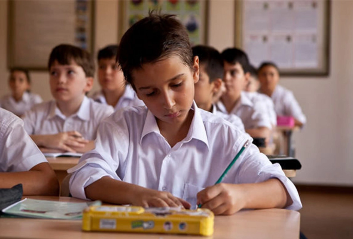 Hansı hallarda şagird sinifdə saxlanılır? - RƏSMİ