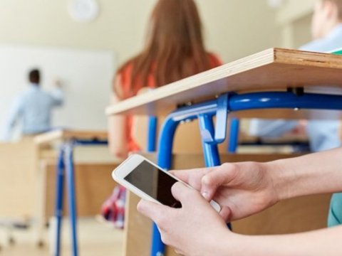 Bu ölkədə mobil telefon qadağası təhsildə müsbət dəyişikliklər yaradıb