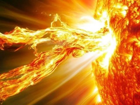 Günəş yenidən rekord həcmdə plazma buraxdı