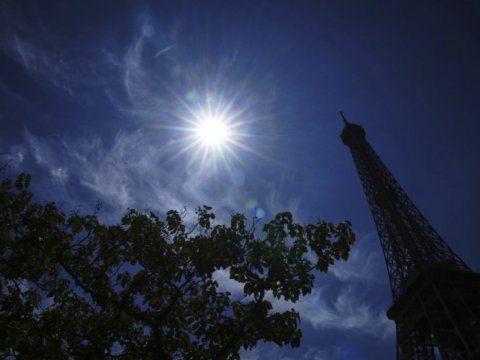 Fransada 1 350 məktəb bağlandı