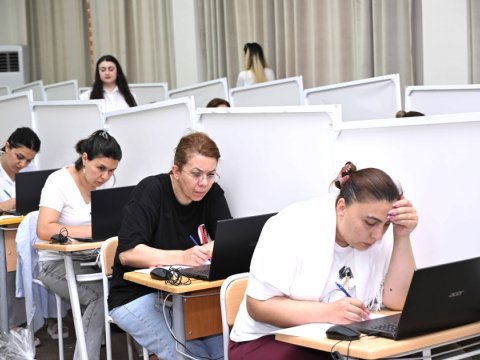 Şagirdlərə kim dil öyrədir: Sertifikasiyada uğursuz olan müəllimlər