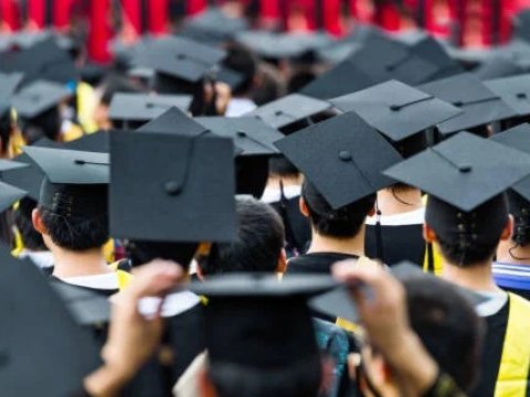 Xarici universitetlərdən məzun olmaq çətindir?