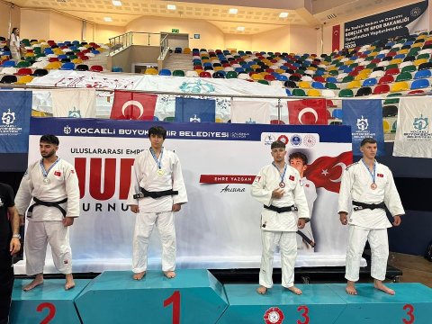 İdmançılarımız beynəlxalq yarışda 8 medal qazanıblar
