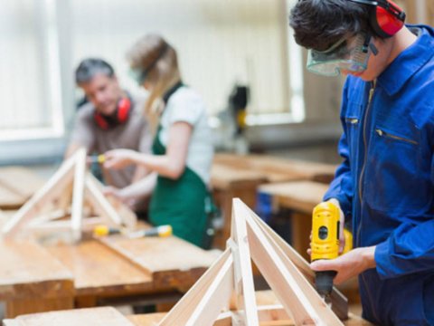 Peşə təhsili üzrə təhsil haqqı 5 min manat olan İXTİSASLAR