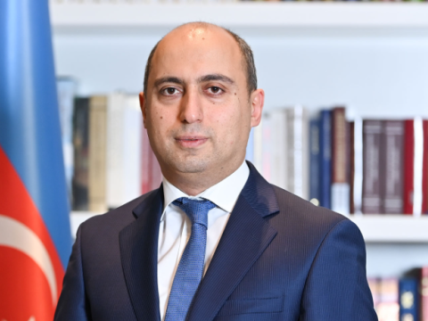 Emin Əmrullayev jurnalistləri TƏBRİK EDİB