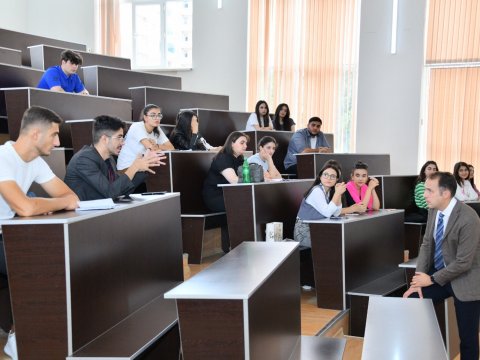 Ali təhsilin bahalaşması: Universitetlərdə təhsil haqqının yüksəkliyi problemi