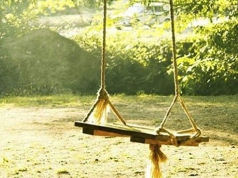 Boğazına yelləncək ipi dolanan yeniyetmə öldü