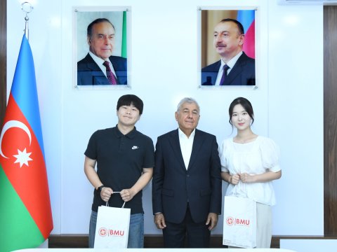 Rektor BMU-da təcrübə keçən koreyalı tələbələrlə görüşüb