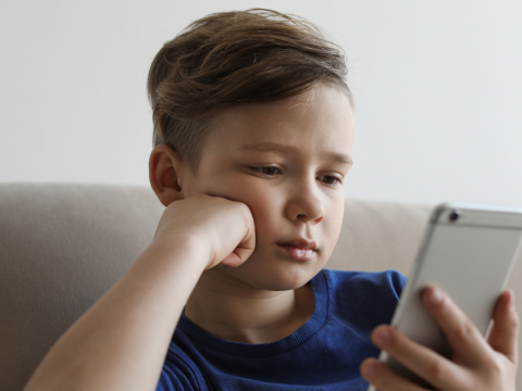 "Telefonla dərs oxuyuram" bəhanəsi - Psixoloqdan XƏBƏRDARLIQ