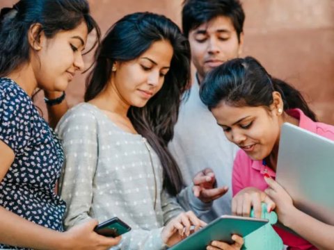 Hindistanda gənclərin yarıdan çoxu sosial yetkinlikdən uzaqdırlar