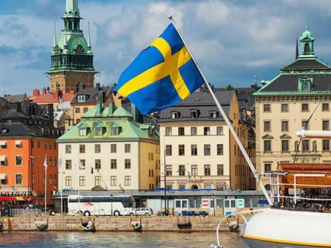 İsveçrə təhsil yardımını azaldır