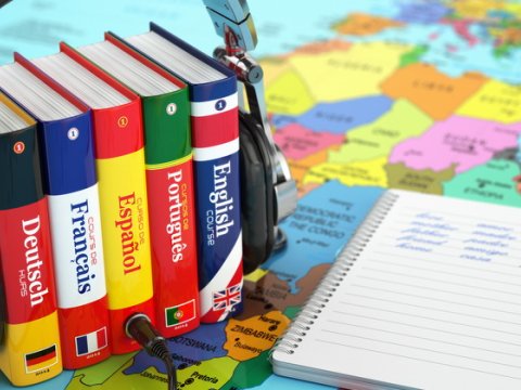 Xarici dillərə maraq azaldı: A-level imtahanlarında tarixi geriləmə