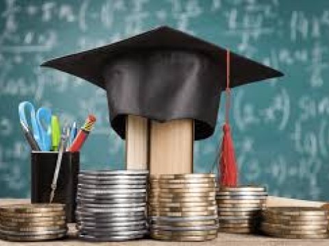 Britaniyada ali təhsildə maliyyə böhranı dərinləşir
