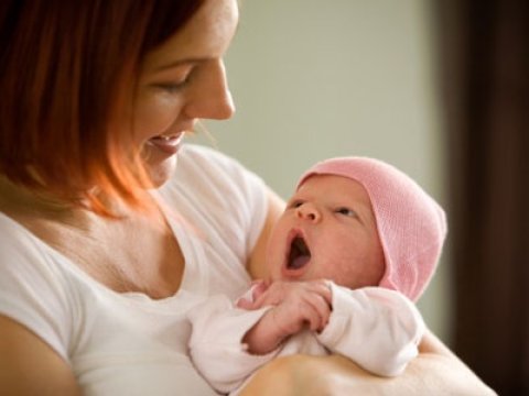 Ana bətnində musiqi dinləyən körpələr daha sakit olur