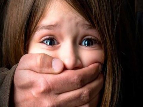 Azyaşlılara zorakılığa qarşı sərt qanunlar: Hansı ölkə nə cəza tətbiq edir?