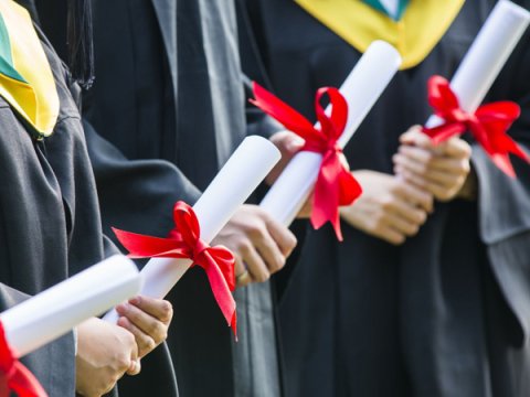 Xaricdə məzunların əksəriyyəti ixtisasından kənar işləyir - ARAŞDIRMA