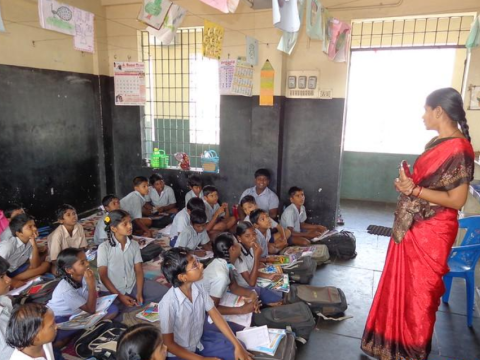 Hindistanda təhsil hüququndan məhrum uşaqlara nəzarət güclənir