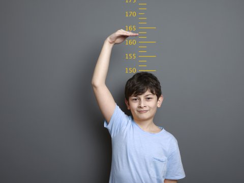 Pediatr: “Vitaminlərlə uşaqlarda boy artımı mümkün deyil”