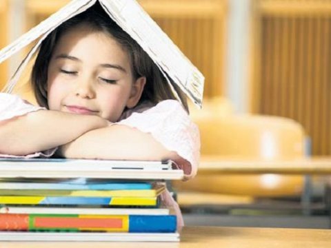 Oxumağa məcbur etməyin! - Uşaqlarda kitab sevgisi bu cür FORMALAŞIR