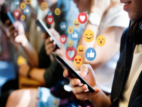 Fransa 15 yaşdan aşağı uşaqlara sosial media qadağasını nəzərdən keçirir