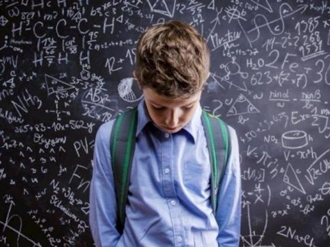 Məktəbdən uzaqlaşdırma: Fərqli ölkələrin yanaşmaları və qaydaları