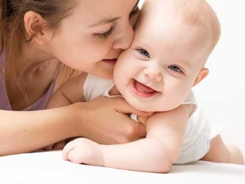 Körpə ana südündən zəhərlənə bilərmi?