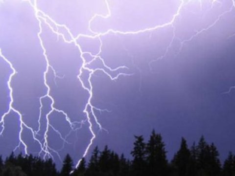 Bəzi yerlərə yağış yağıb, şimşək çaxıb