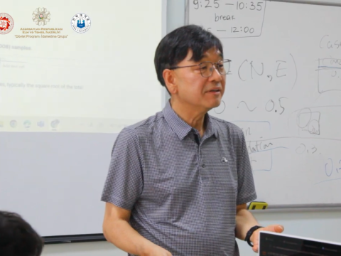 Koreyalı müəllim BMU tələbələrinin biliklərini yüksək qiymətləndirib