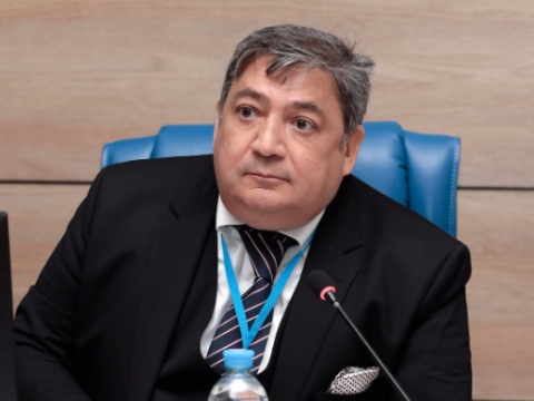 Status uğrunda yazılan məqalələr elmin əsas məqsədini geri çəkir