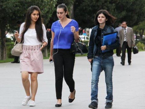 Tələbələrə geyim qadağası: geyim azadlığı sona çatır?