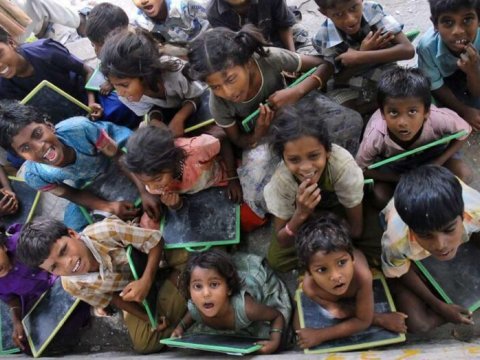 Məktəblərin bağlanması Rohingya uşaqlarını təhsildən uzaqlaşdırır