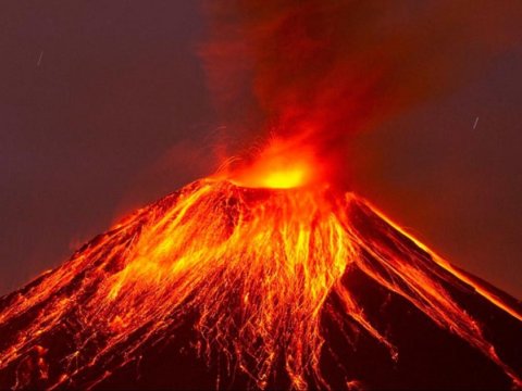 Dünyanın ən aktiv vulkanı yenidən PÜSKÜRDÜ