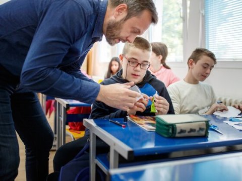 İsveçdə əqli əlilliyi olan şagirdlər üçün peşə təhsili yenilənir