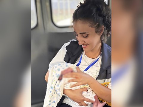 Təcili yardım köməyə gəldi, körpə evdə doğuldu - Foto