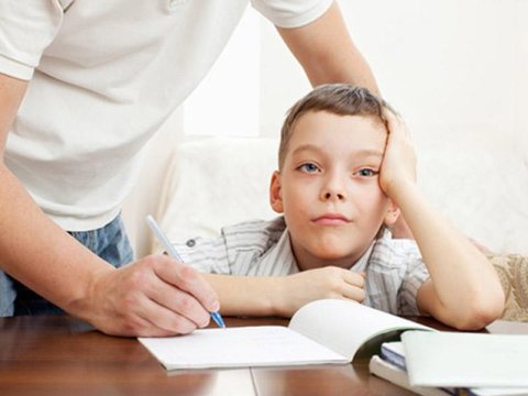 Tapşırıq çox, maraq az: uşaqları dərsə necə cəlb etmək olar?