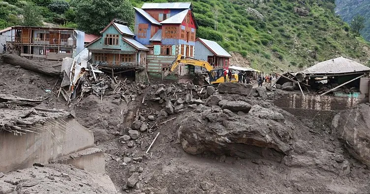 Hindistanda dağ çöküntüsü təhsil müəssisələrinə ziyan vurub