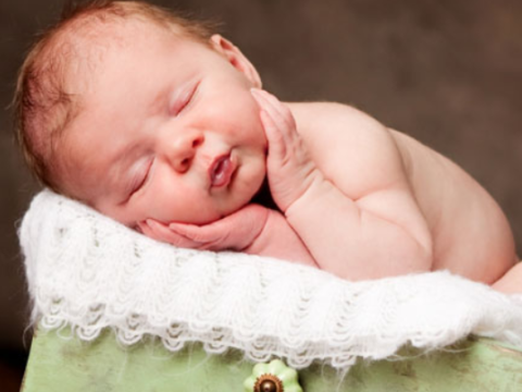 Uşaqlara xarici ad qoymaq: Dəbin tələbi, yoxsa şəxsi seçim?