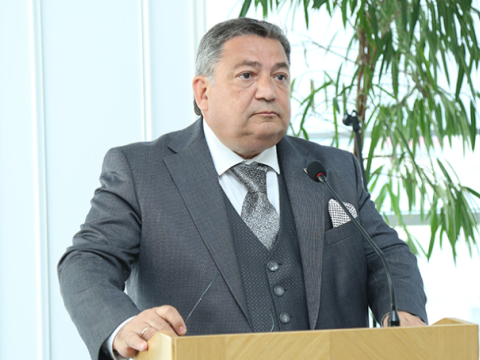 ABŞ-də elmi qrantların bölüşdürülməsi alimlərin əlindən alındı